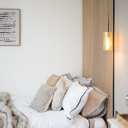 Boutique Nights Aparthotel Eastbourne Bagian luar foto