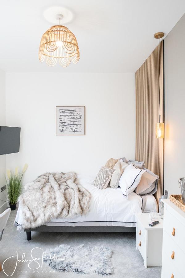 Boutique Nights Aparthotel Eastbourne Bagian luar foto
