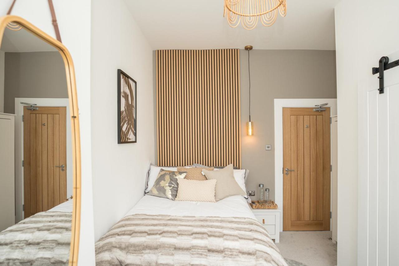 Boutique Nights Aparthotel Eastbourne Bagian luar foto