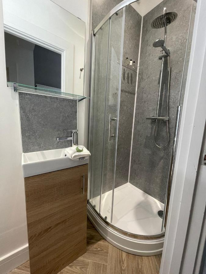 Boutique Nights Aparthotel Eastbourne Bagian luar foto