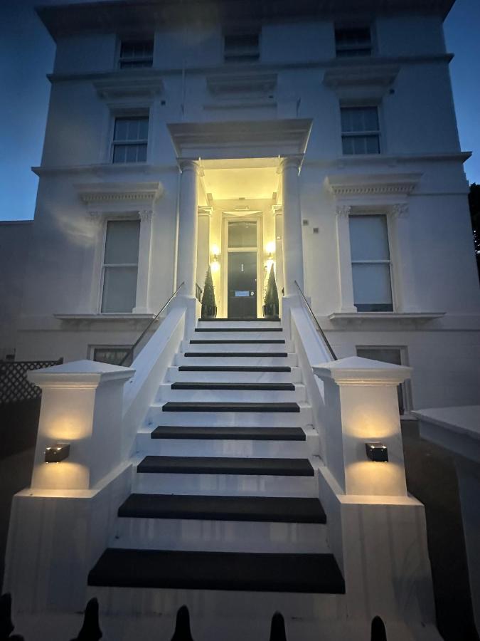 Boutique Nights Aparthotel Eastbourne Bagian luar foto