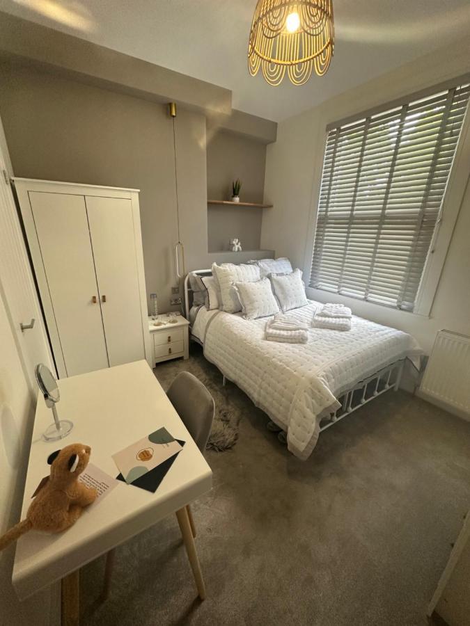 Boutique Nights Aparthotel Eastbourne Bagian luar foto