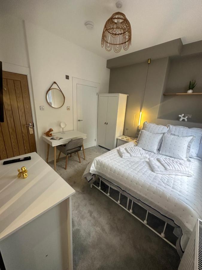 Boutique Nights Aparthotel Eastbourne Bagian luar foto