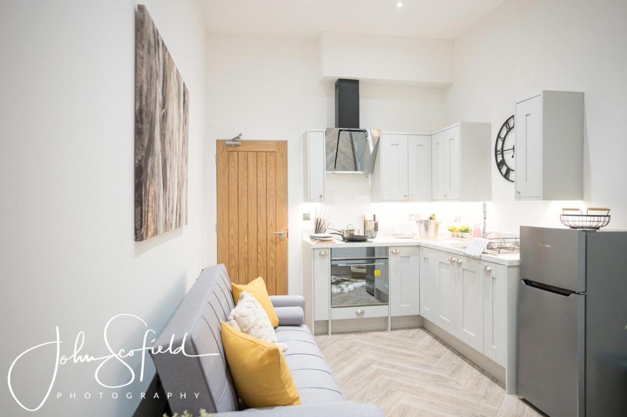 Boutique Nights Aparthotel Eastbourne Bagian luar foto